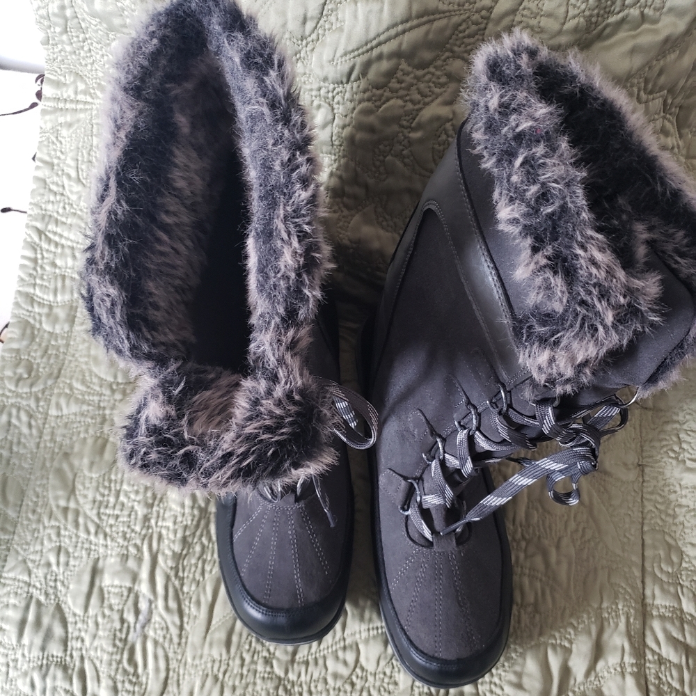 Boots - Picture 4 of 6